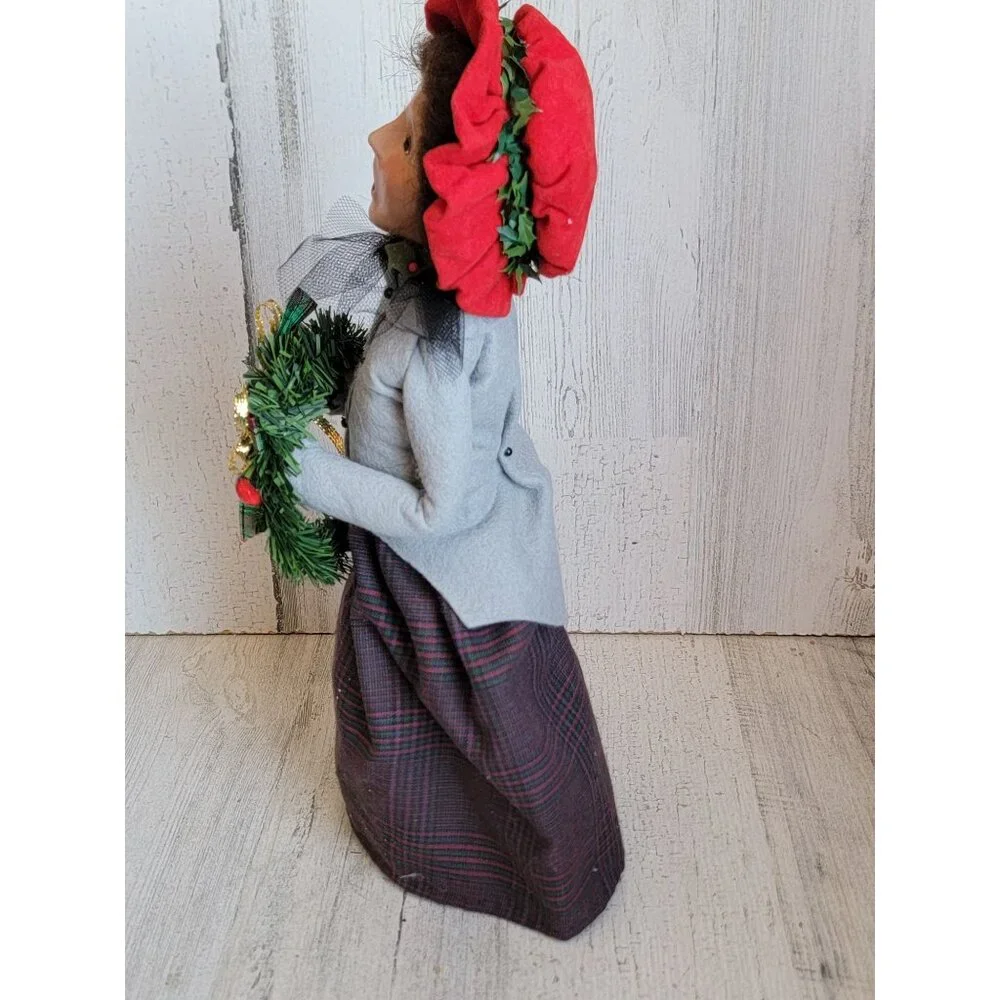 vintage Byers 2001 wreath woman‎ caroler vintage xmas figure